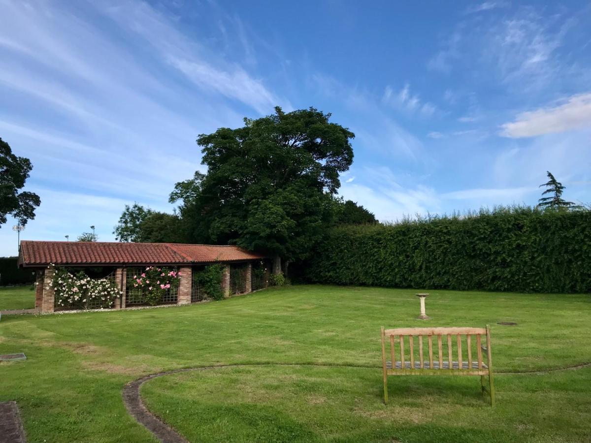 Charming Hen Cottage Countryside Retreat Lincoln Newball Exteriör bild