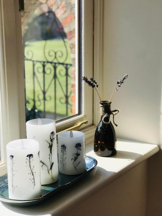 Charming Hen Cottage Countryside Retreat Lincoln Newball Exteriör bild