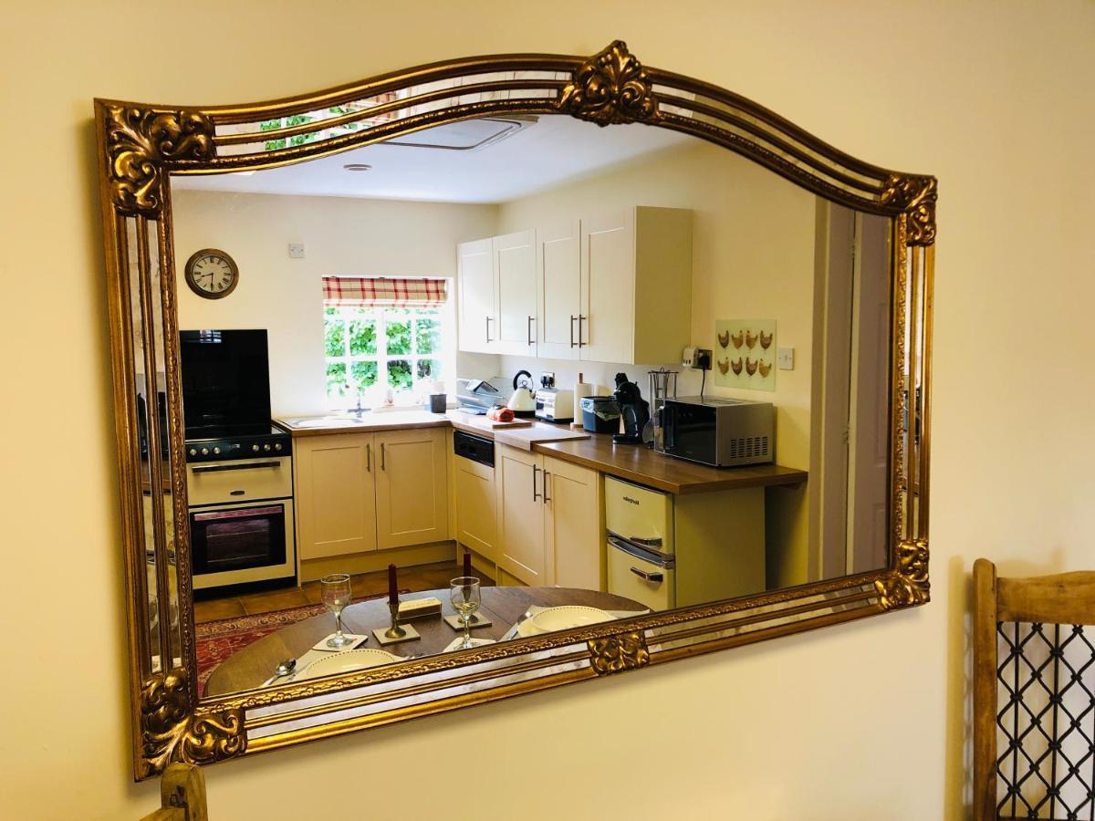 Charming Hen Cottage Countryside Retreat Lincoln Newball Exteriör bild