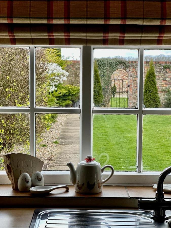 Charming Hen Cottage Countryside Retreat Lincoln Newball Exteriör bild
