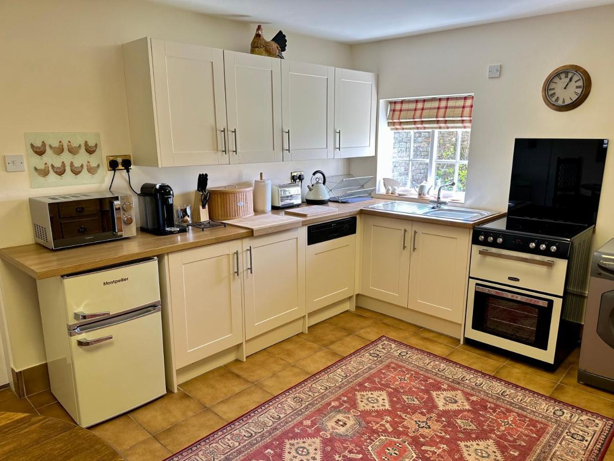 Charming Hen Cottage Countryside Retreat Lincoln Newball Exteriör bild